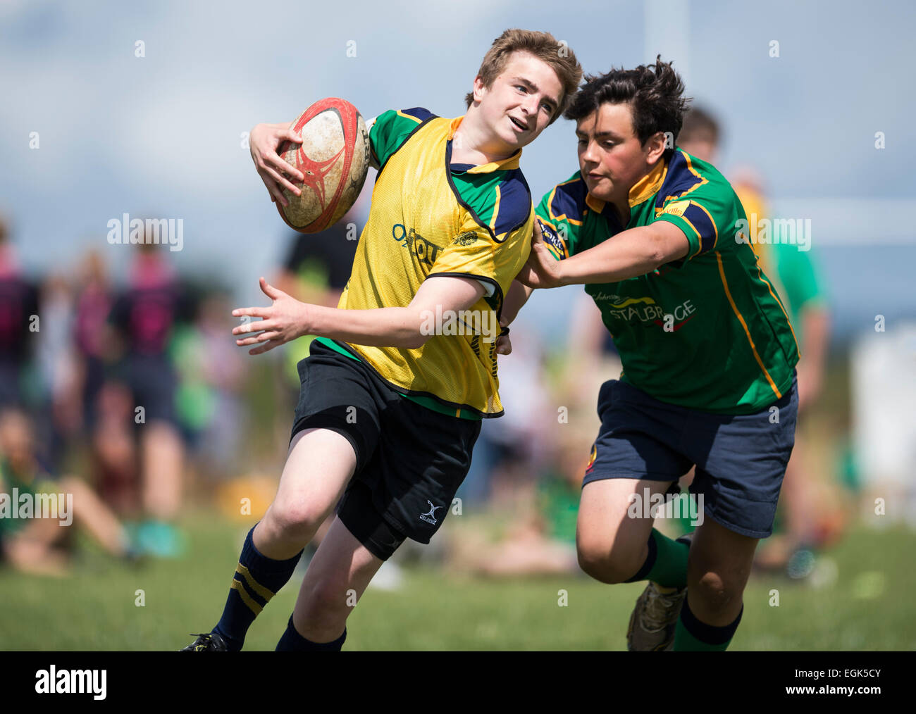 Nord du Dorset RFC journée portes ouvertes. Les adolescents en action. Banque D'Images