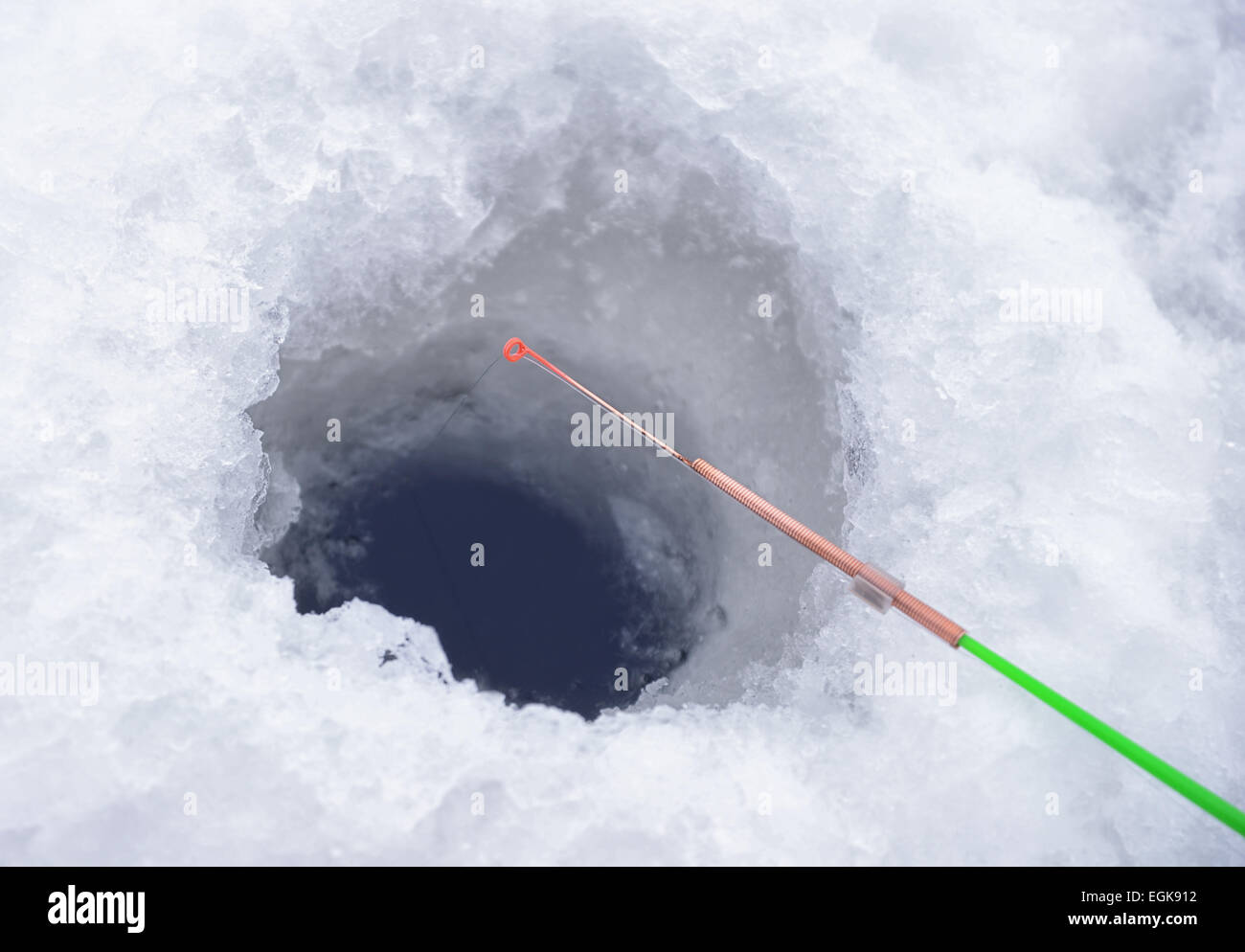 A proximité de la glace la canne à pêche à trou de glace Banque D'Images