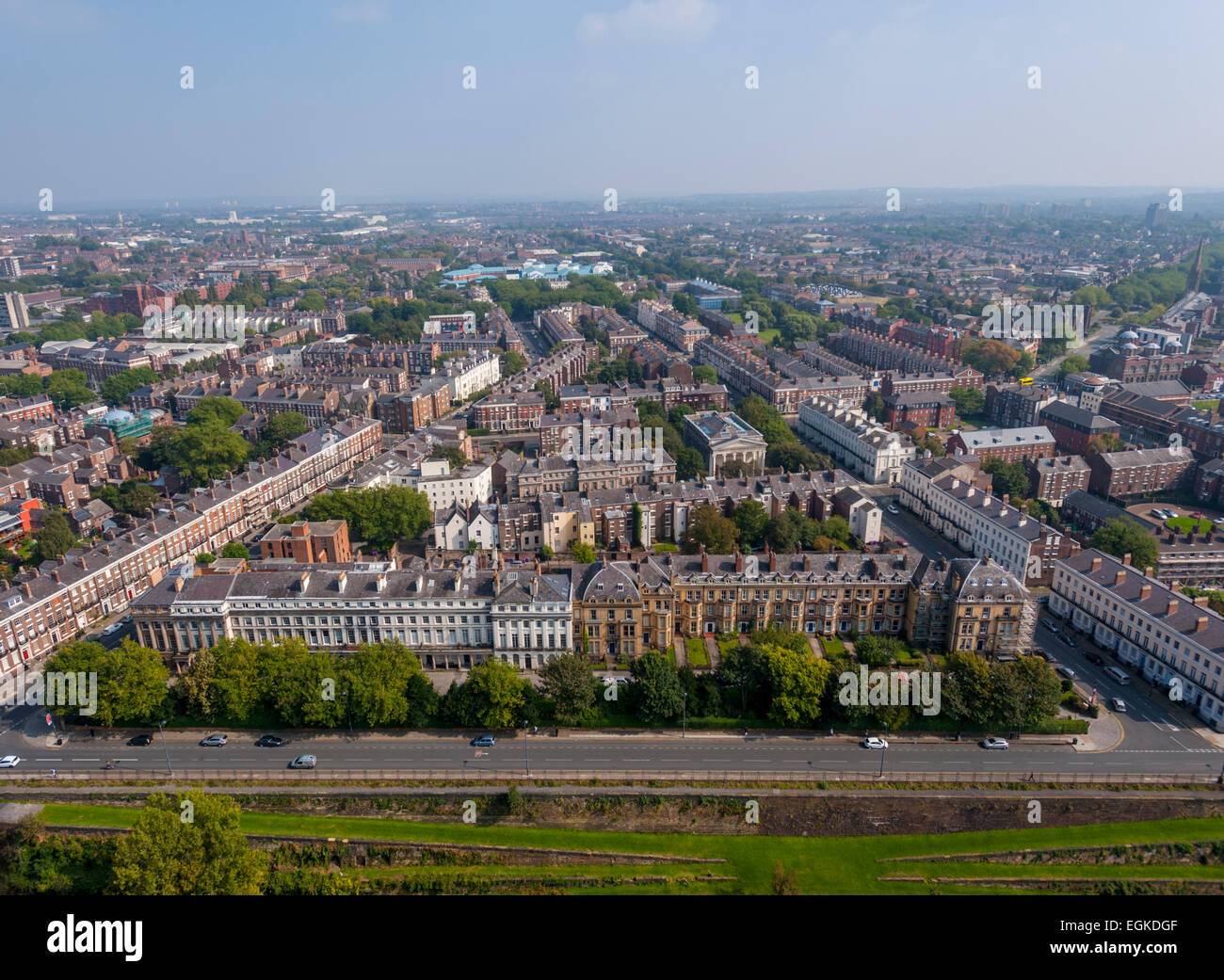 Vue sur Canning Street à Toxteth Liverpool 8, depuis le sommet de la cathédrale anglicane de liverpool Banque D'Images