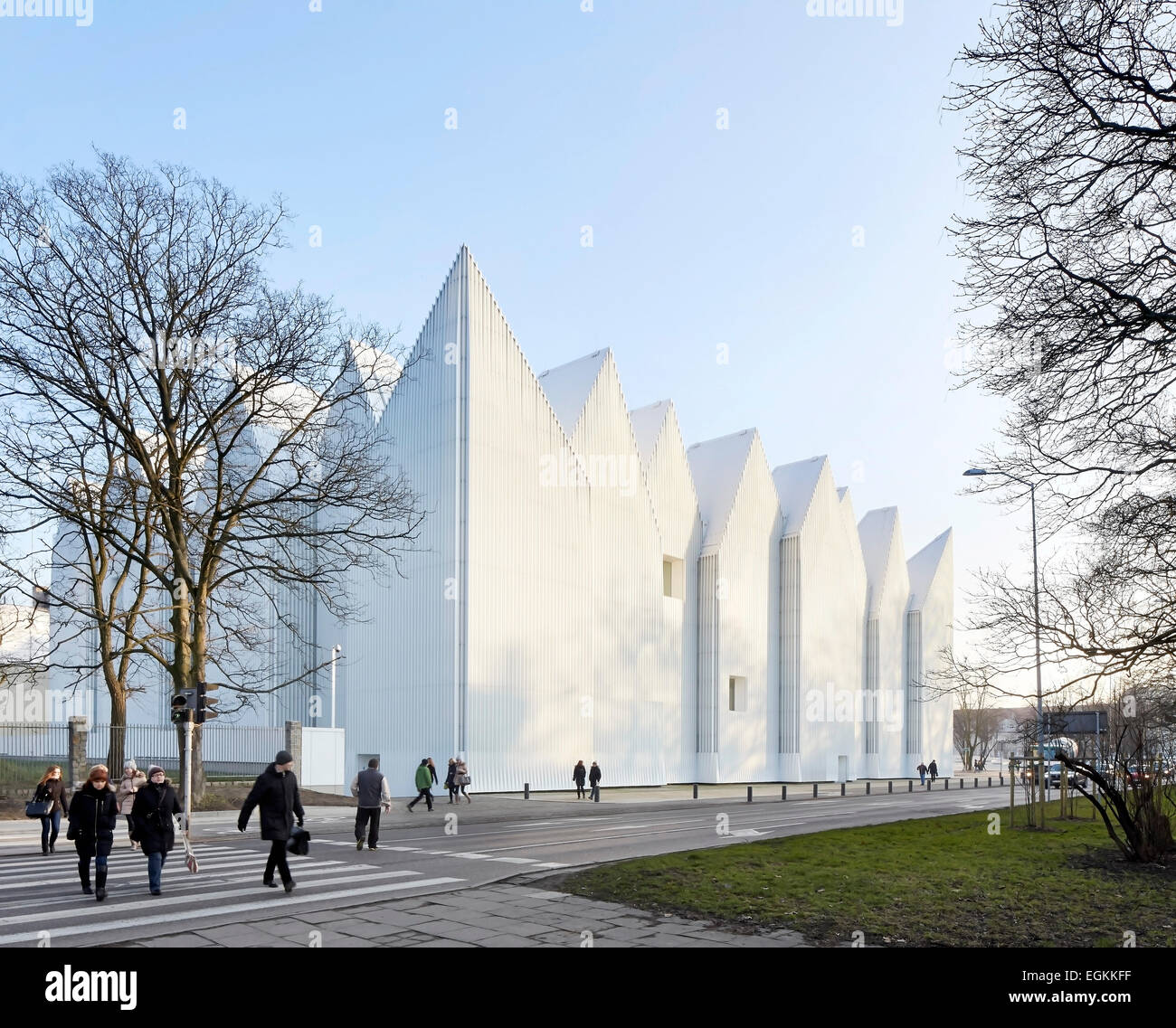 Salle philharmonique de Szczecin, Szczecin, Pologne. Architecte : Studio Barozzi Veiga, 2014. Vue de la façade avec toit en zigzag Banque D'Images