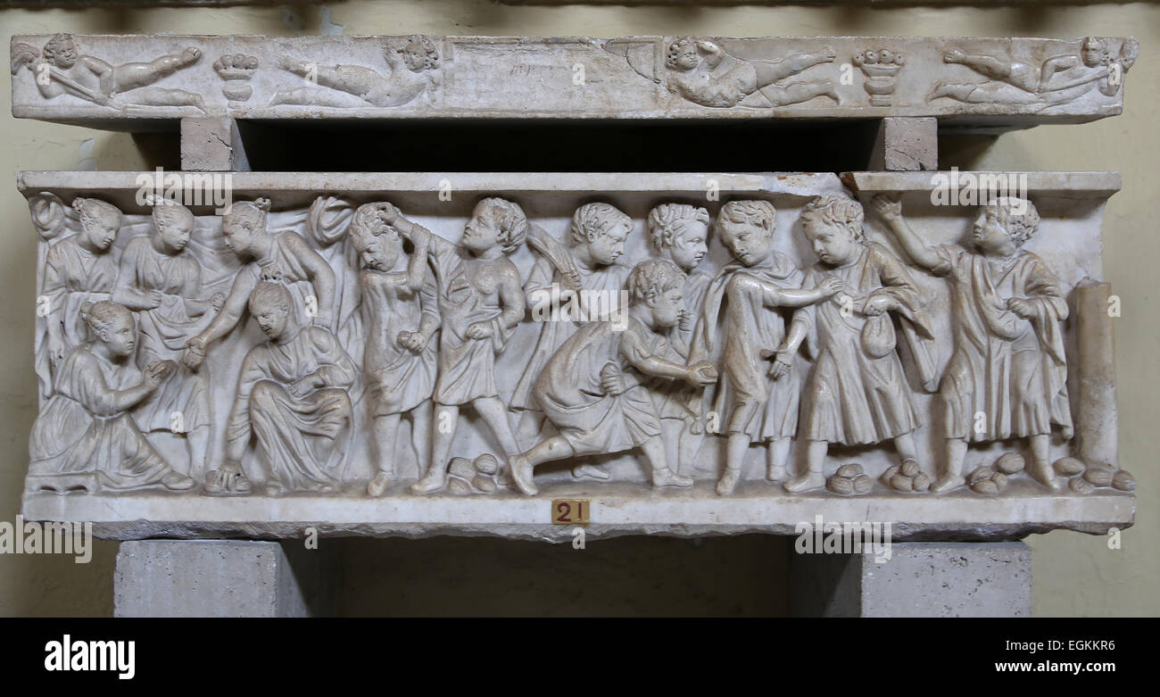 Époque Romaine. Sarcophage d'un enfant. En. 3e 100. AD. À partir de la Via Appia. Rome. Musées du Vatican. Pio-Clementine Museum. Octogona Banque D'Images