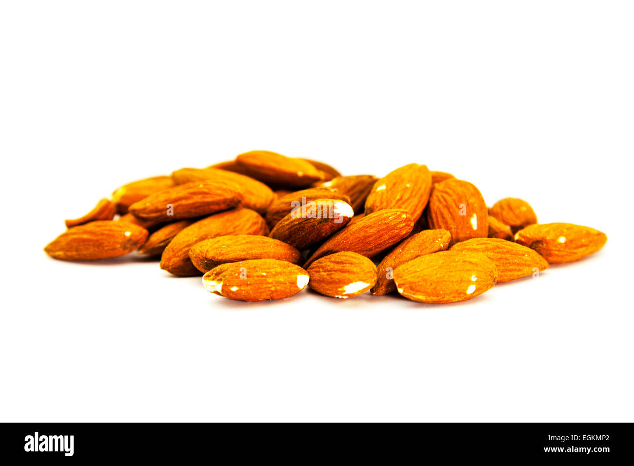 Les écrous d'amandes amandes décortiqués découpe découpe fond blanc copy space Banque D'Images