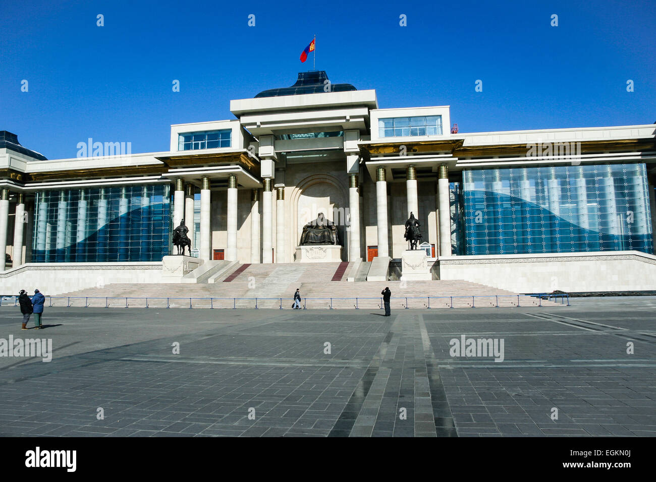 Oulan-bator, MONGOLIE Vue du bâtiment du Parlement européen à rénové Sukhbaatar Square. Banque D'Images