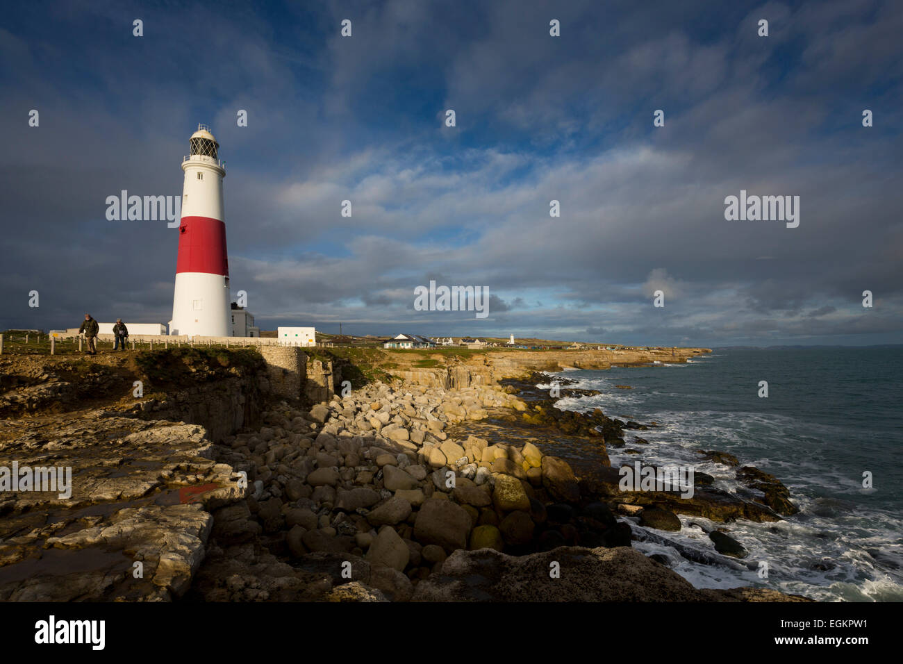 Portland Bill Lighthouse et falaises calcaires ; Dorset ; UK Banque D'Images