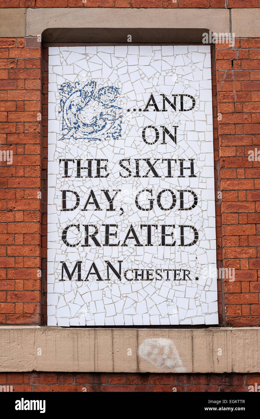 Et LE SIXIÈME JOUR Dieu a créé l'MANCHESTER. Mosaic par Mark Kennedy sur Afflecks Palace. Le nord du quartier. Manchester. Banque D'Images