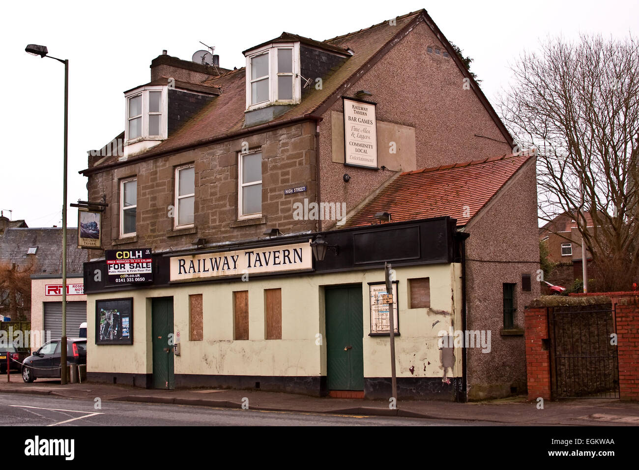 Le 19e siècle Lochee Railway Tavern situé sur Lochee Road Dundee, Royaume-Uni Banque D'Images