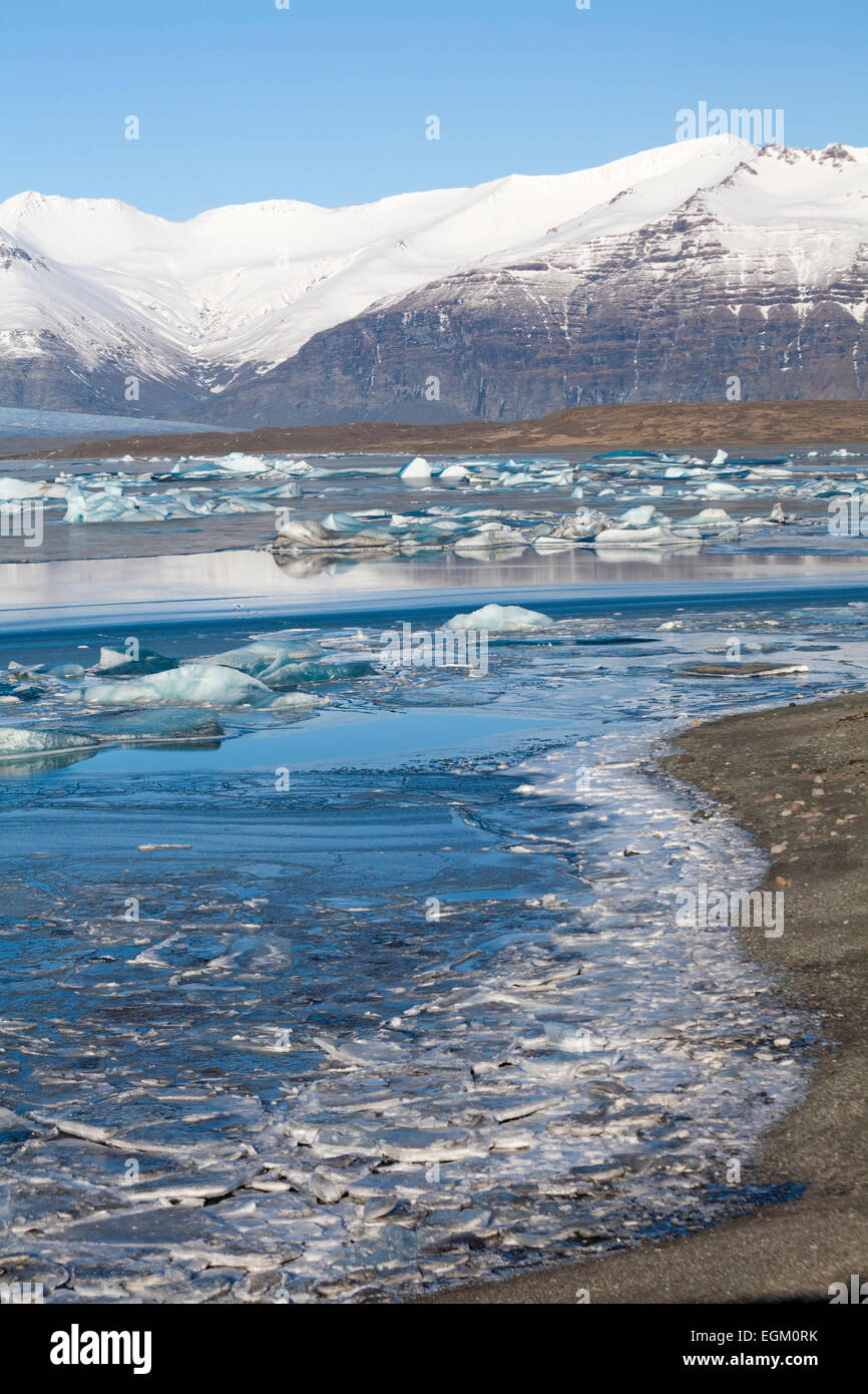 Magnifique paysage à Jokulsarlon Glacial Lagoon, sur le bord du Parc National du Vatnajokull Islande, en février Banque D'Images