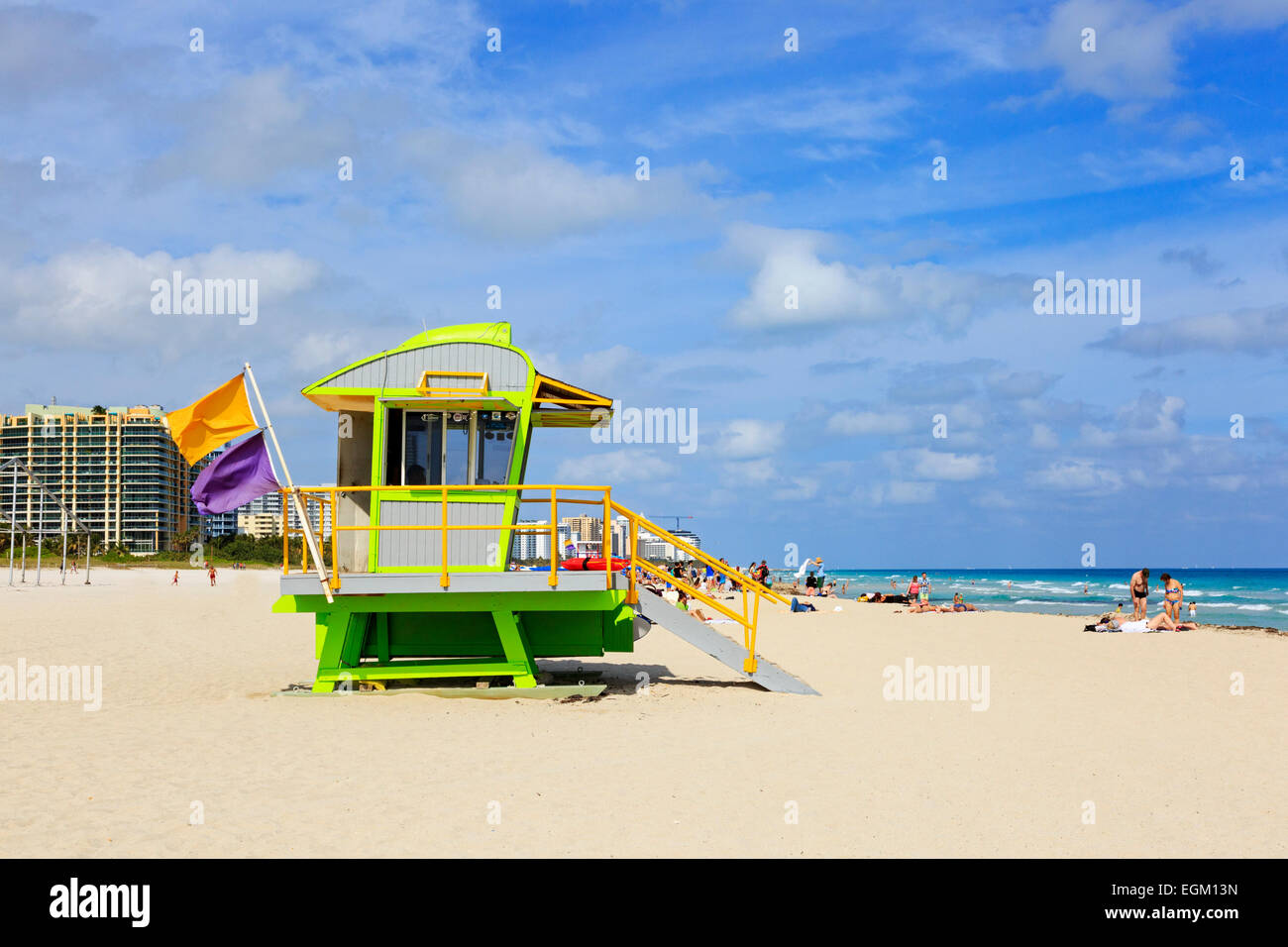 South Beach, Miami, vue sur l'océan avec l'océan Pacifique et du maître-nageur d'abris, Miami, Floride, USA Banque D'Images South Beach, Miami, vue sur l'océan avec l'océan Pacifique et du maître-nageur d'abris, Miami, Floride, USA Banque D'Images