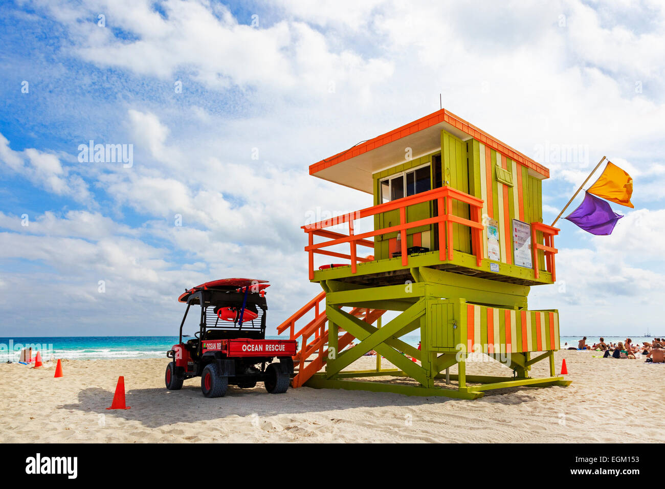 Véhicule de secours de l'océan et lifeguard station sur South Beach, Miami, Floride, USA Banque D'Images