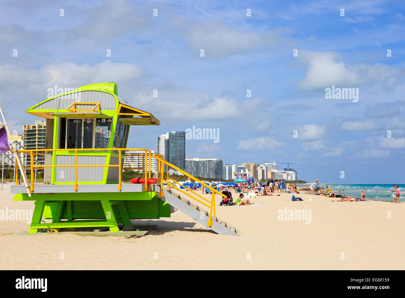 Lifeguard abri sur South Beach, Ocean Drive, Miami, Floride, l'Amérique Banque D'Images