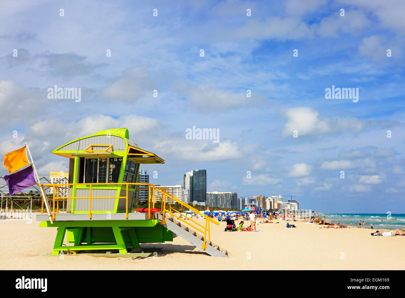 Lifeguard abri sur South Beach, Ocean Drive, Miami, Floride, l'Amérique Banque D'Images