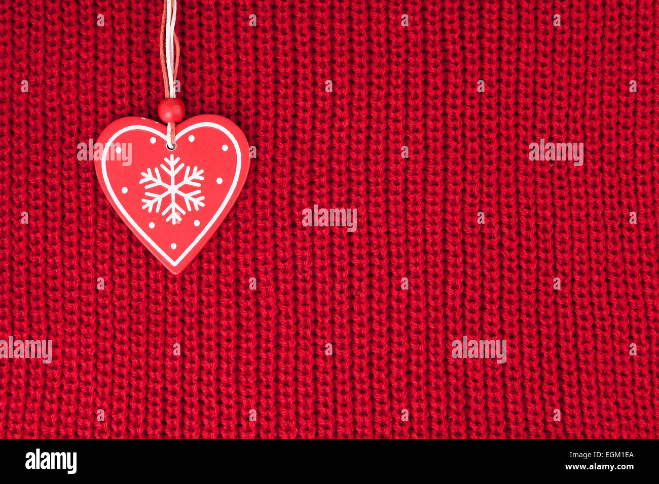 Arrière-plan de tricot de laine avec décoration coeur Banque D'Images