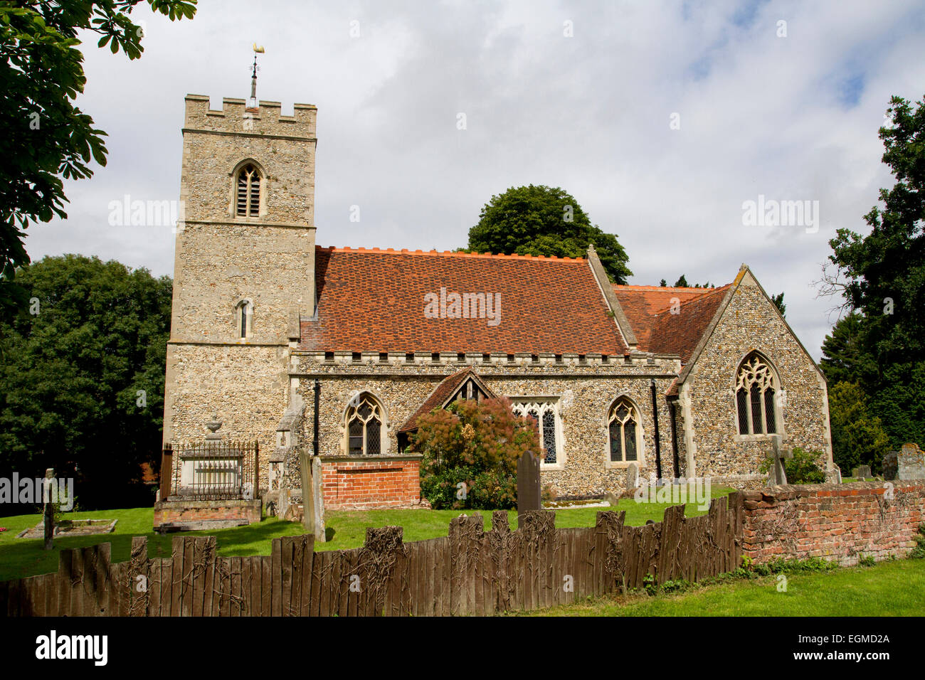 Eglise St Mary et de cimetière, l'Appariement, Essex, Angleterre en Août Banque D'Images