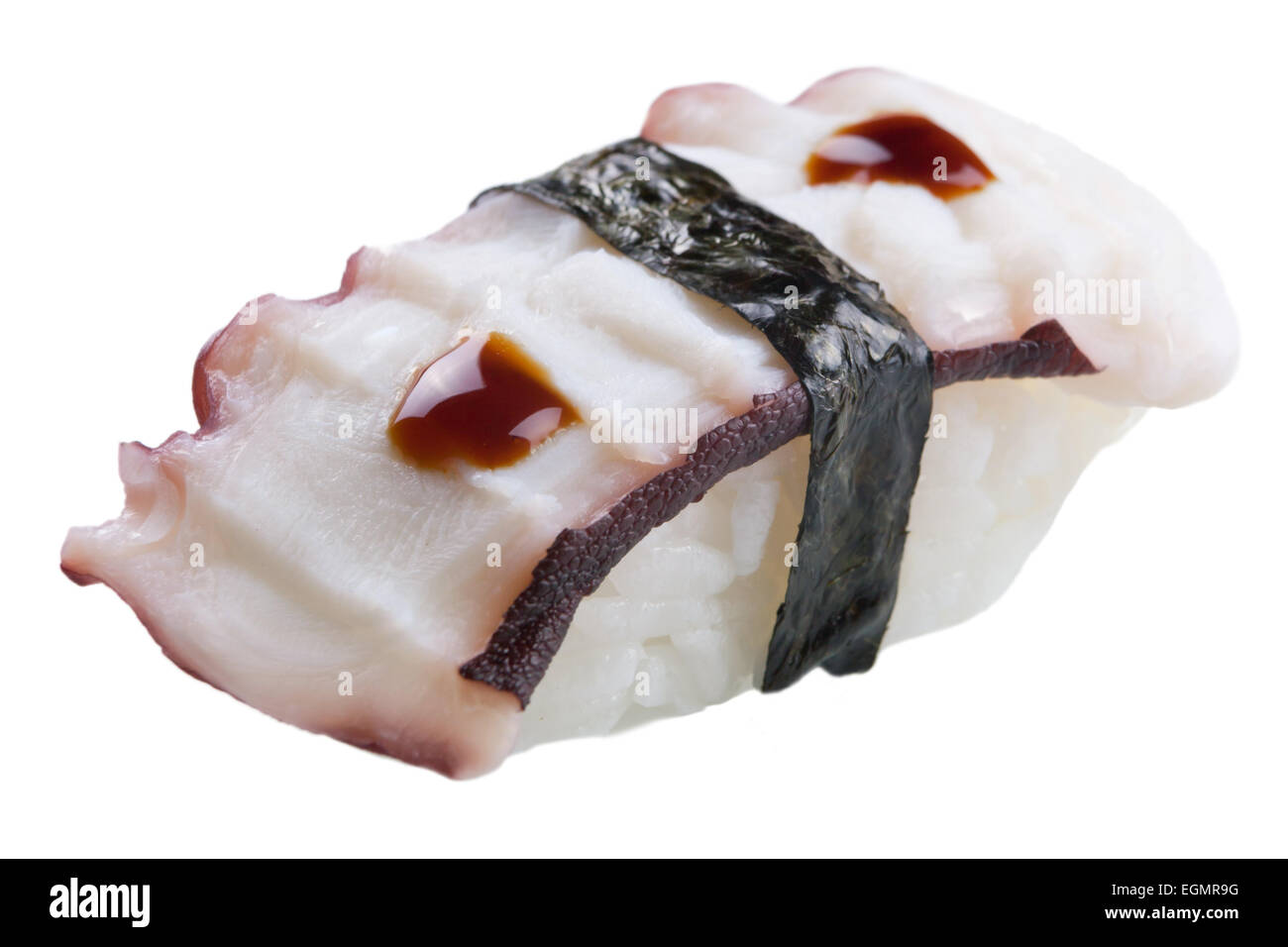 Sushis sashimis traditionnels sur fond blanc Banque D'Images