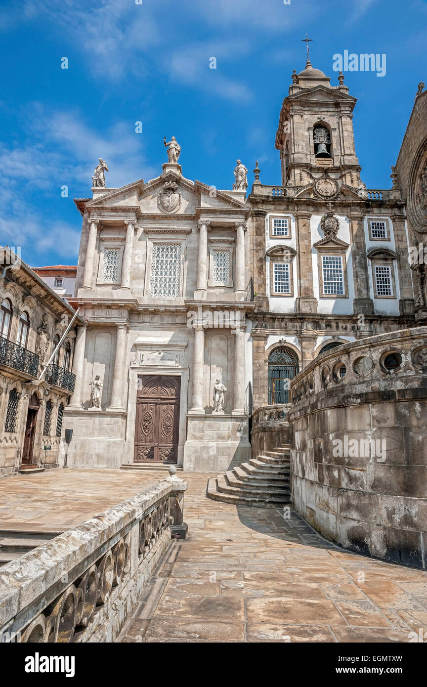L'église de Saint Francisco, Porto , Portugal , construit dans le style gothique. Le portail occidental de l'église baroque est , Banque D'Images