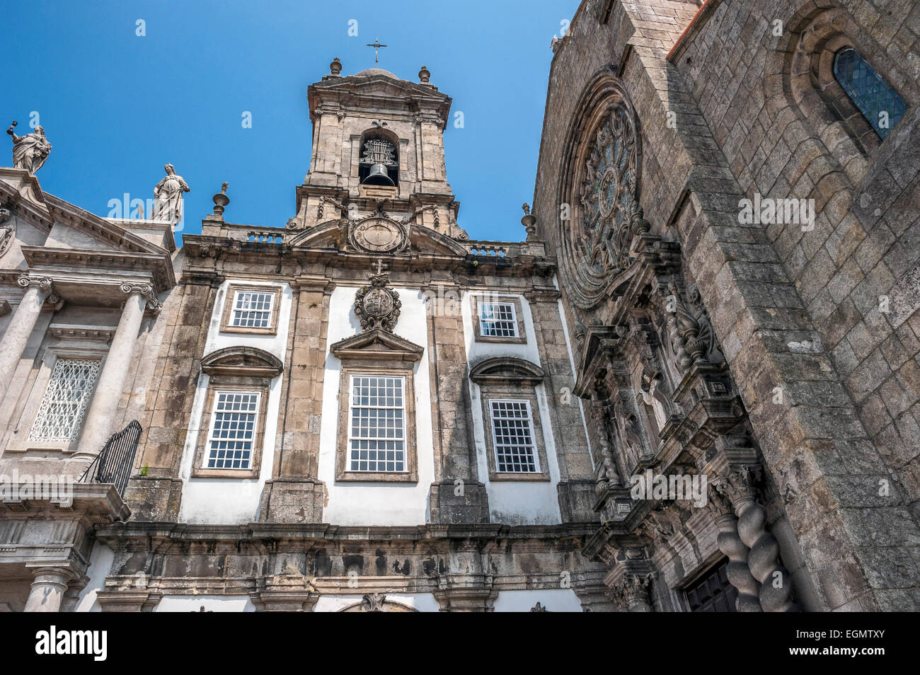 L'église de Saint Francisco, Porto , Portugal , construit dans le style gothique. Le portail occidental de l'église baroque est Banque D'Images