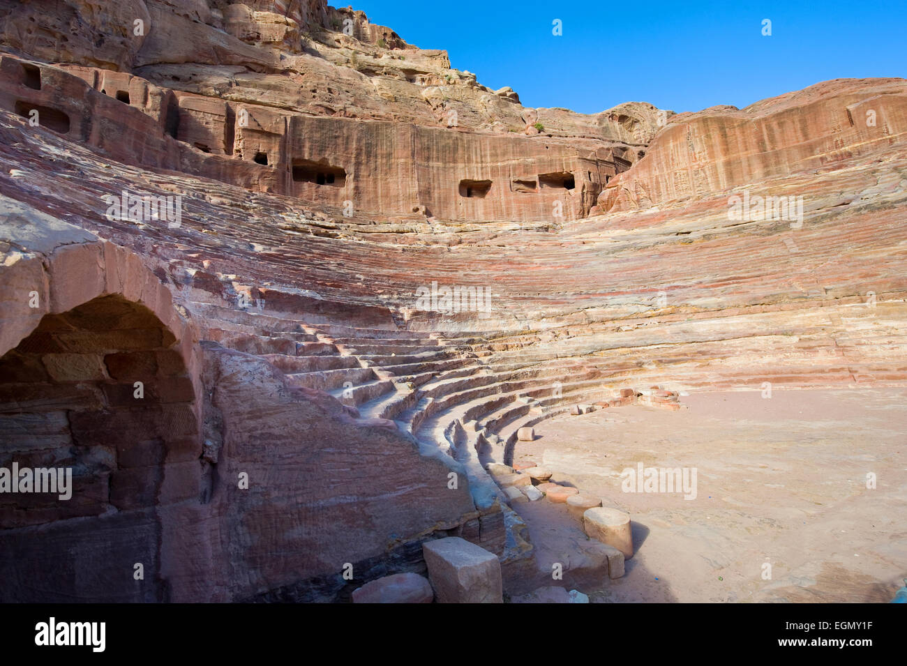 PETRA, JORDANIE - 12 octobre, 2014 : le théâtre à Petra en Jordanie est la seule salle de spectacle dans le monde qui est sculpté dans la roche Banque D'Images