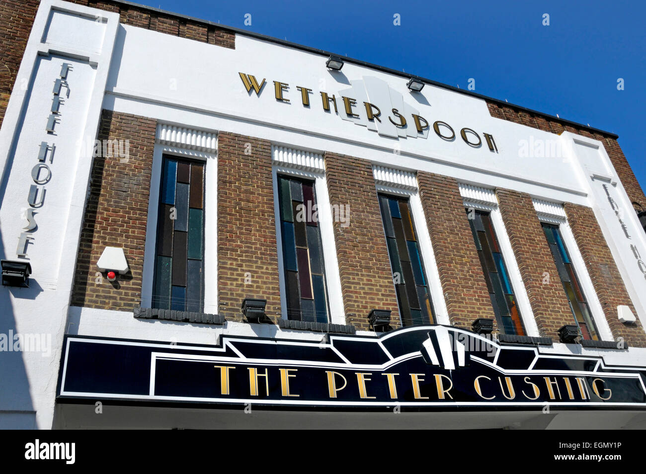 Whitstable, Kent, Angleterre, Royaume-Uni. "La pub Wetherspoons Peter Cushing' dans l'ancien cinéma Art déco d'Oxford (Oxford Street) 1935- Banque D'Images