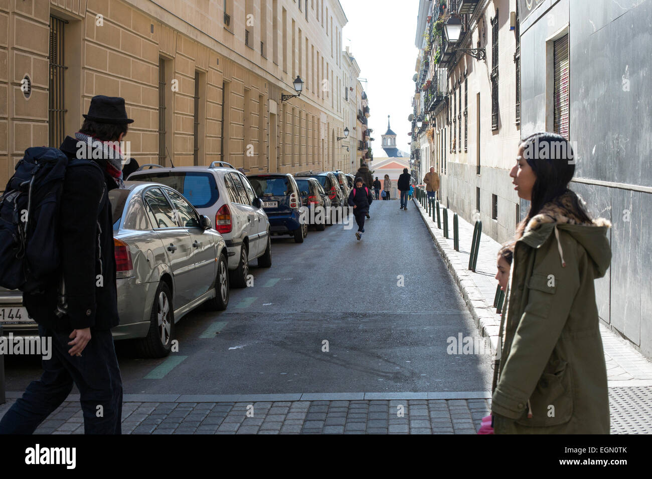 Traversée de la rue de la gare de Madrid Atocha Madrid Banque D'Images