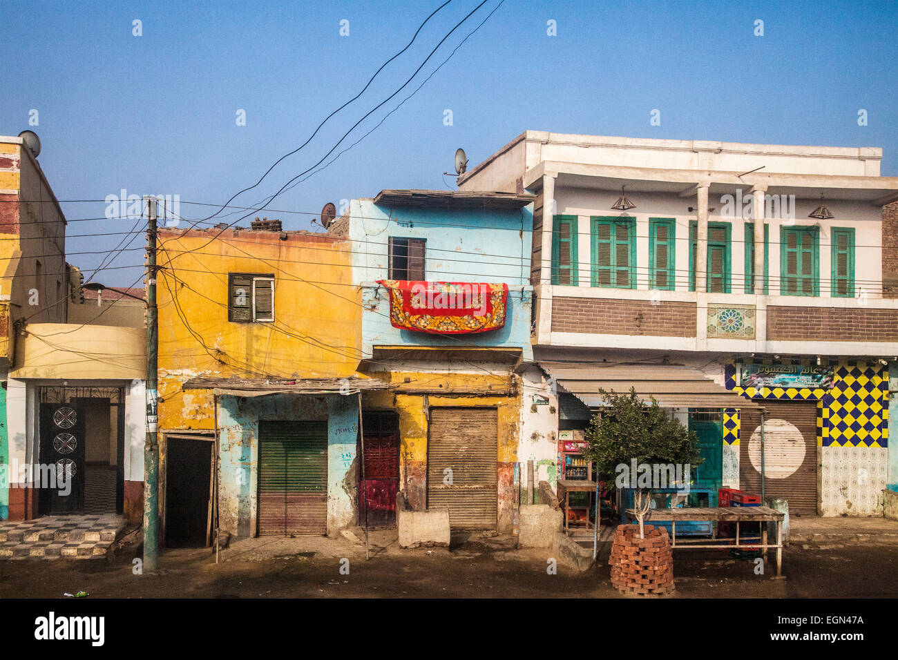 Un village égyptien dans la campagne entre Louxor et Le Caire. Banque D'Images