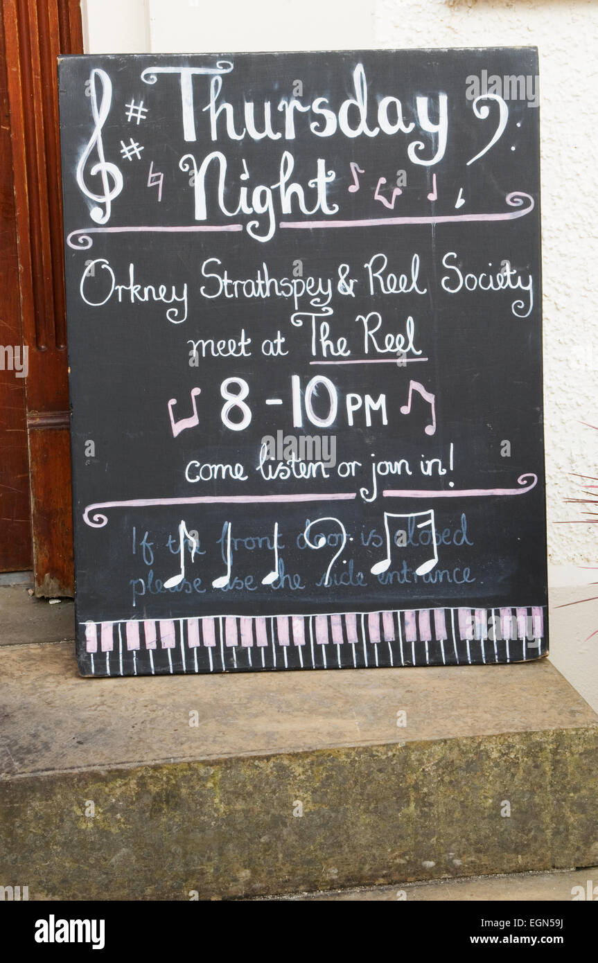 Inscrivez-vous à l'extérieur d'un lieu de musique à Kirkwall, Orkney Islands, en Écosse. Banque D'Images