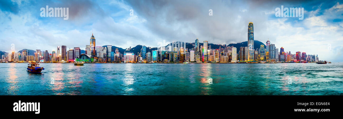 Hong Kong, Chine skyline panorama de l'ensemble du port de Victoria. Banque D'Images