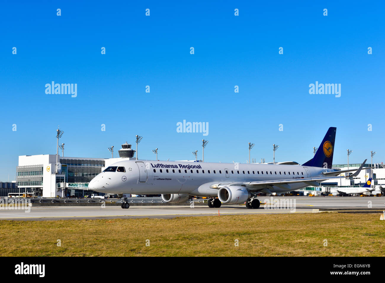 Lufthansa Cityline, régionales, terminal 2, tour, muc, aéroport, roll out, la voie de circulation, Banque D'Images