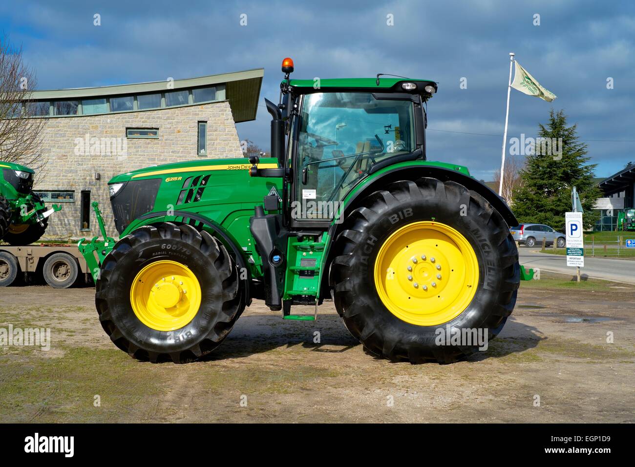 Un tout nouveau tracteur John Deere,Bakewell Derbyshire, Angleterre, Royaume-Uni Banque D'Images