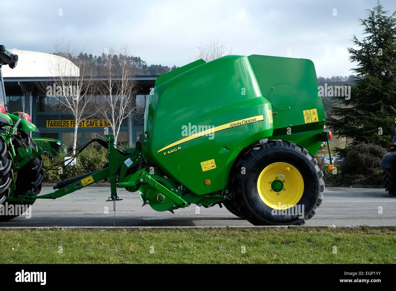 Un tout nouveau F440 R John Deere Ramasseuse-presse à foin Banque D'Images