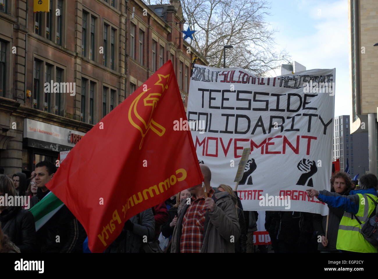 Newcastle Upon Tyne, au Royaume-Uni. 28 février 2015. Les manifestants se rassemblent pour protester contre l'Unite de Newcastle le racisme et l'apparition de l'organisation anti-islamique, Pegida, à Newcastle upon Tyne. Credit : Victor W. Adams / Alamy Live News Banque D'Images