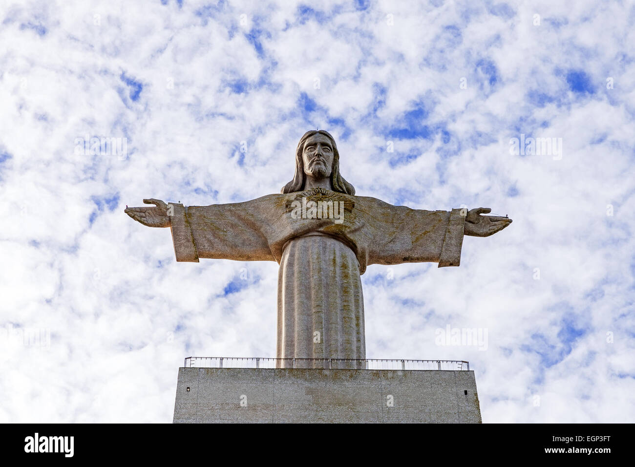 Le Christ Roi ou Cristo-Rei Sanctuary à Almada, la deuxième plus visité des sanctuaires dans Portugal Banque D'Images