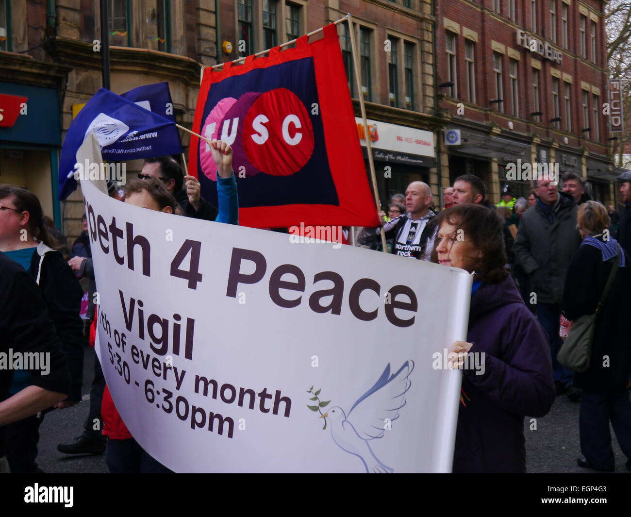 Newcastle upon Tyne, au Royaume-Uni. 28 février 2015. Les manifestants se rassemblent pour protester contre l'unite de newcastle le racisme et l'apparition de l'organisation anti-islamique, pegida, à Newcastle upon Tyne. crédit : victor w. adams / alamy live news Banque D'Images