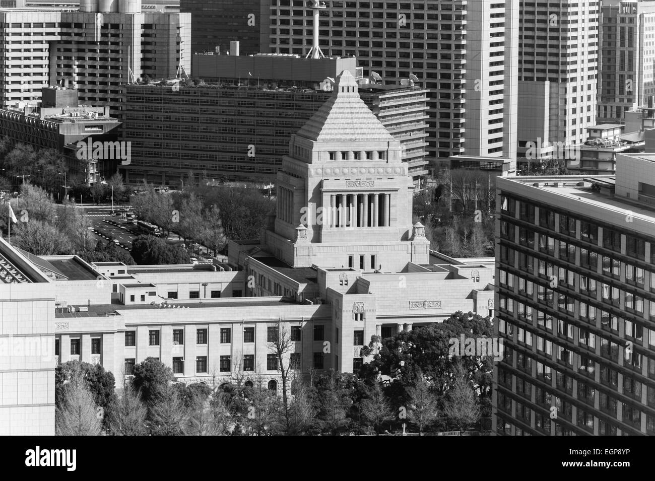 Regardant vers le bas sur le Parlement japonais ou le régime alimentaire bâtiment ou Kokaigijido à Tokyo Banque D'Images