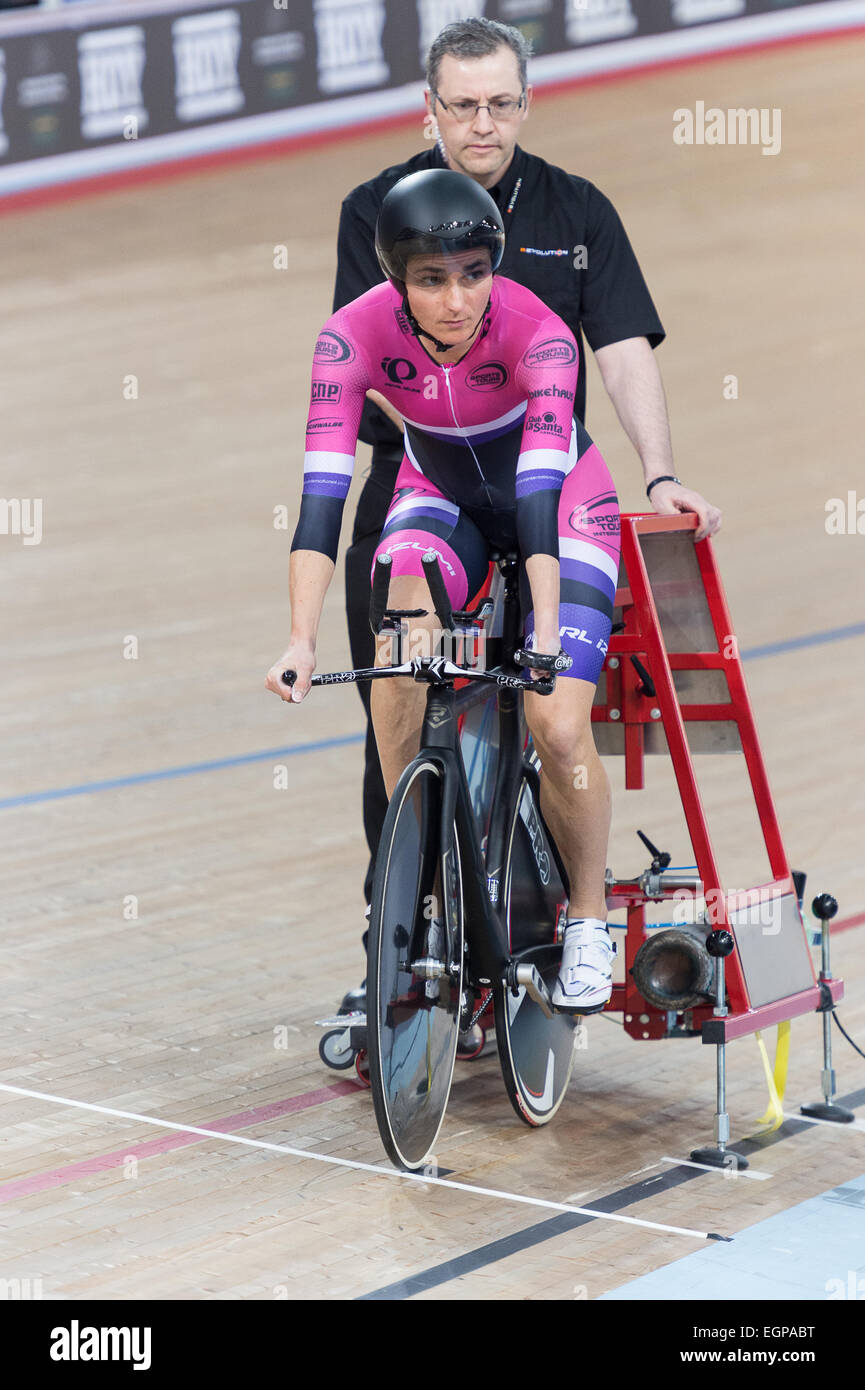 Londres, Royaume-Uni. 28 Février, 2015. Dame Sarah histoire au début de son record de l'heure du Monde UCI au Lee Valley Velopark, London Crédit : Guy Swarbrick/trackcycling.net/Alamy Live News Banque D'Images