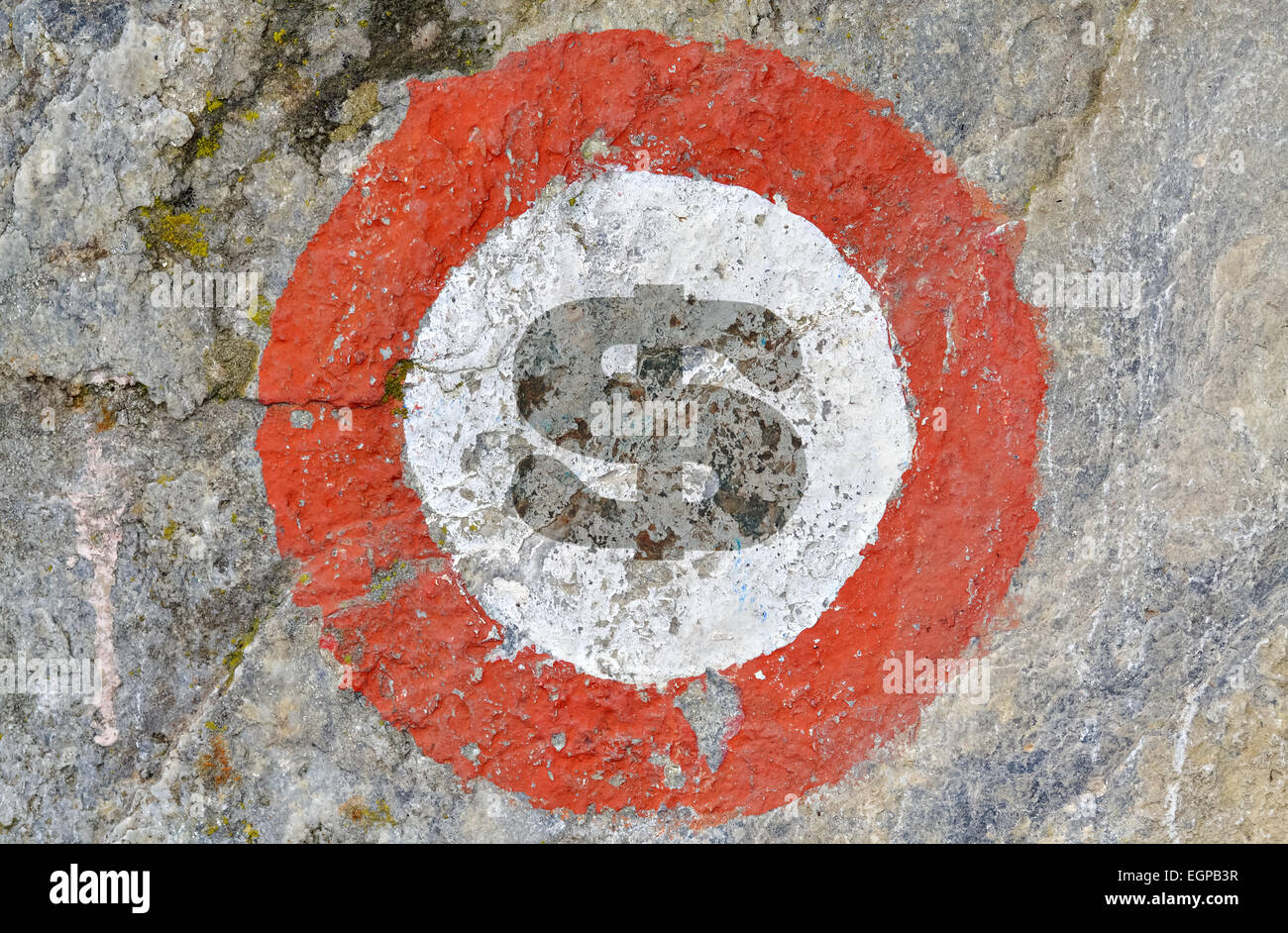 Signe Dollar écrit dans le centre de la cible Banque D'Images