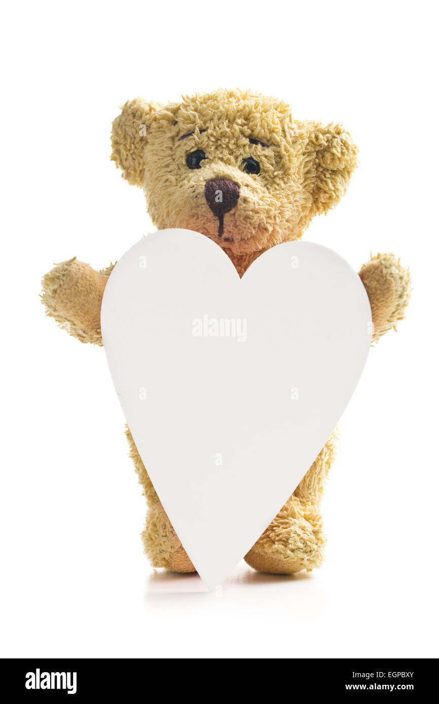 Ours en peluche avec coeur sur fond blanc Banque D'Images