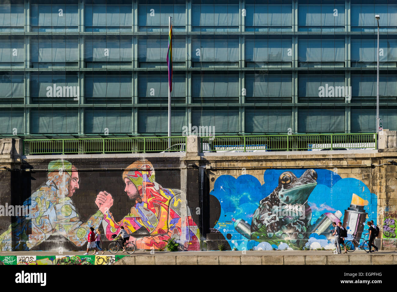 Remblai le long de Danube Graffiti à Vienne, Autriche Banque D'Images