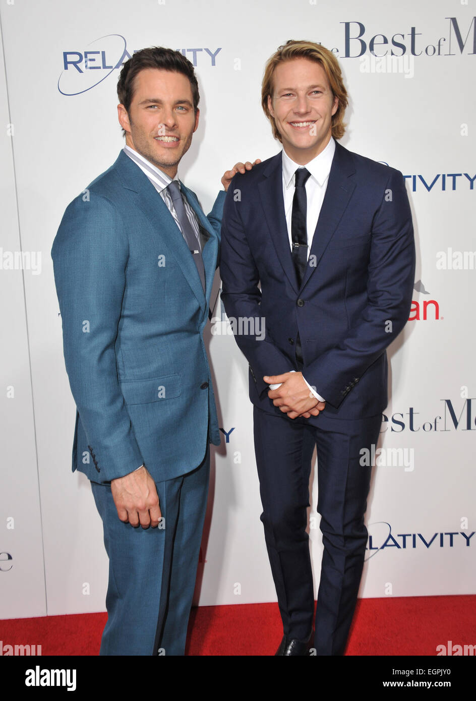 LOS ANGELES, CA - 7 octobre 2014 : James Marsden & Luke Bracey (à droite) lors de la première mondiale de leur film 'Le meilleur de moi" au Regal Cinemas LA Live. Banque D'Images