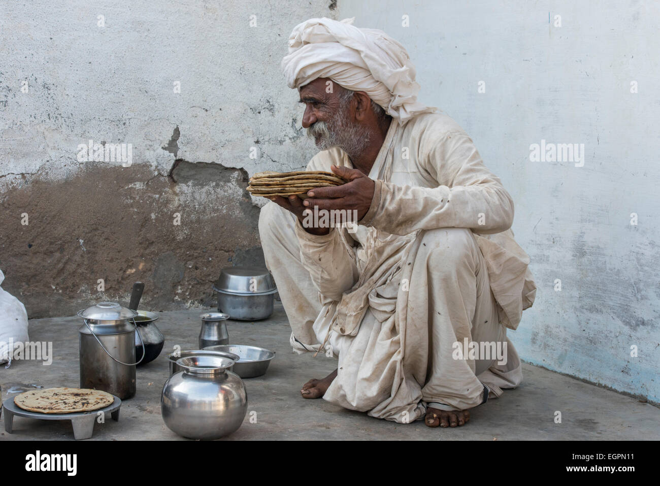 Vagadia avec homme Rabari Roti, Kutch Banque D'Images