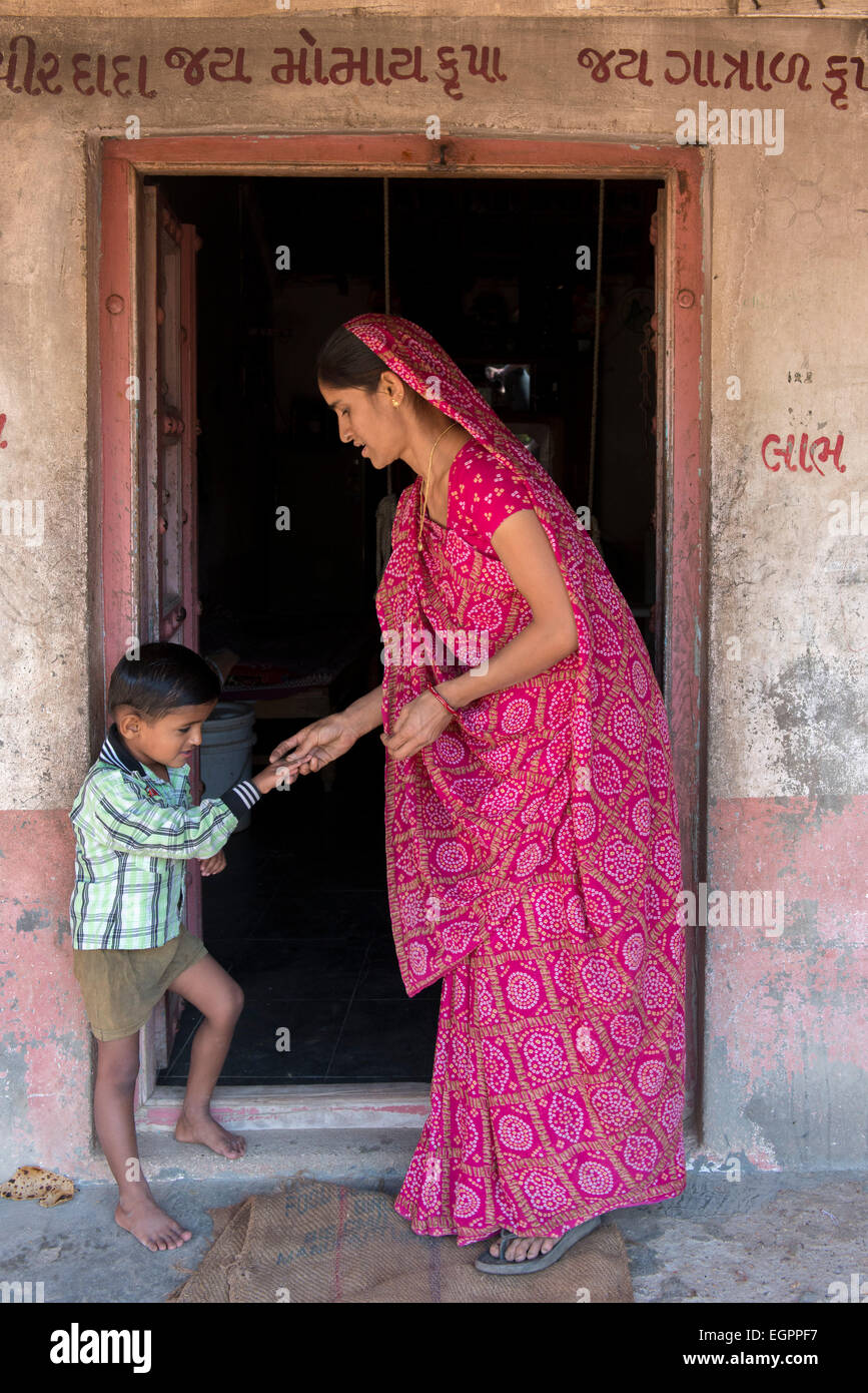 Charan la mère et l'enfant, Kutch Banque D'Images