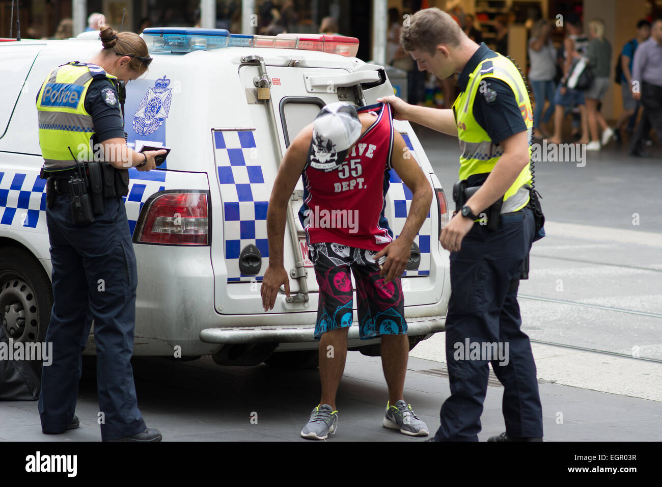 L'arrestation de la police Man Melbourne Australie Banque D'Images