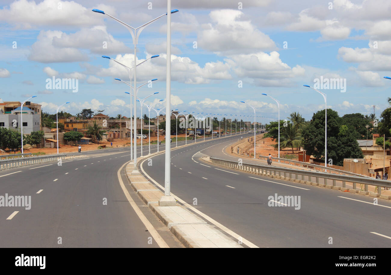 Nairobi. 19 Oct, 2014. Photo prise le 19 octobre 2014 montre une section d'un projet de rocade à Lomé, capitale du Togo. Construit par la Chine Road and Bridge Corporation (CRBC), le projet sera achevé en octobre 2015. Zhang © Gaiping/Xinhua/Alamy Live News Banque D'Images