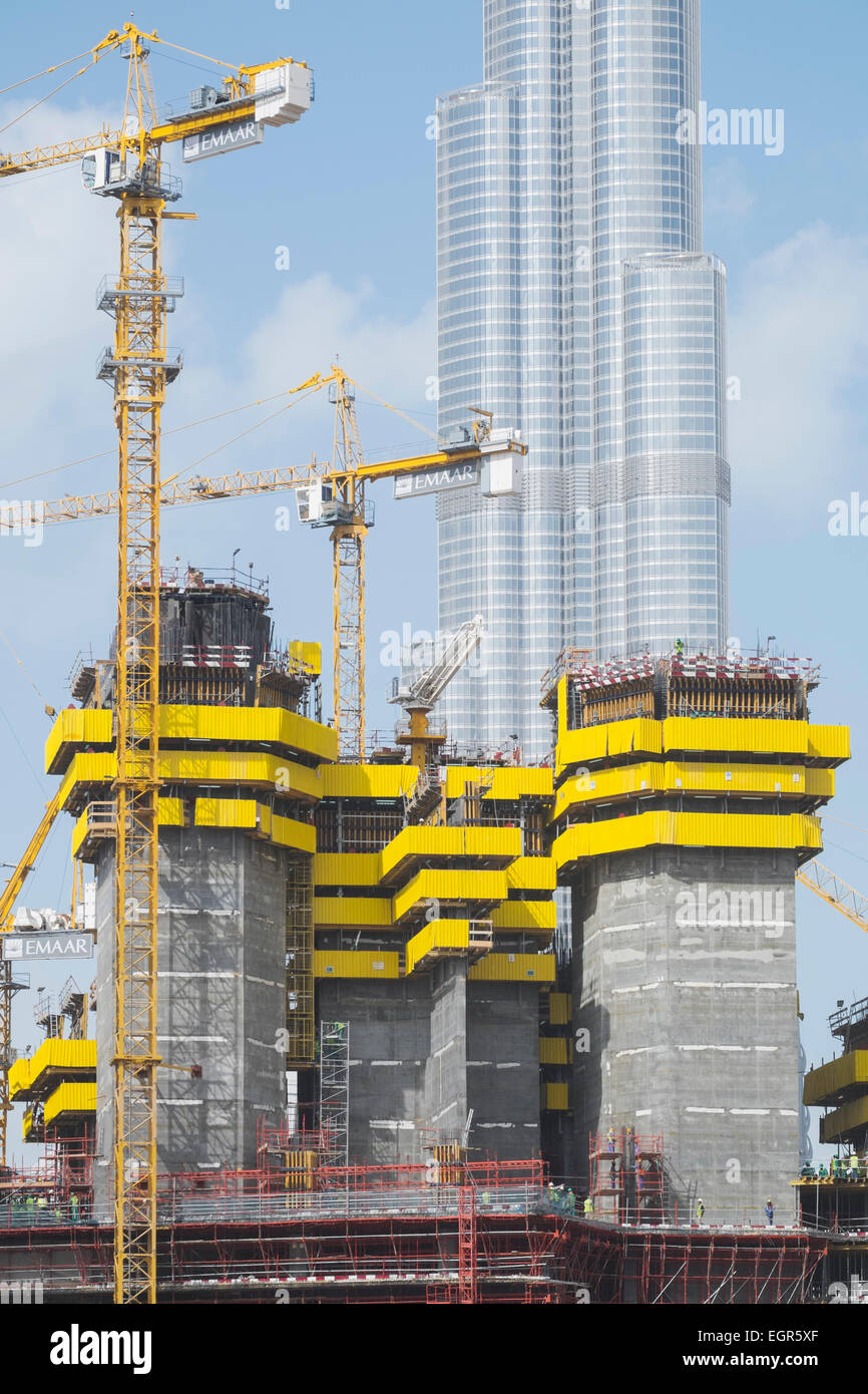 Nouvel immeuble gratte-ciel en construction à Dubaï Émirats Arabes Unis Banque D'Images