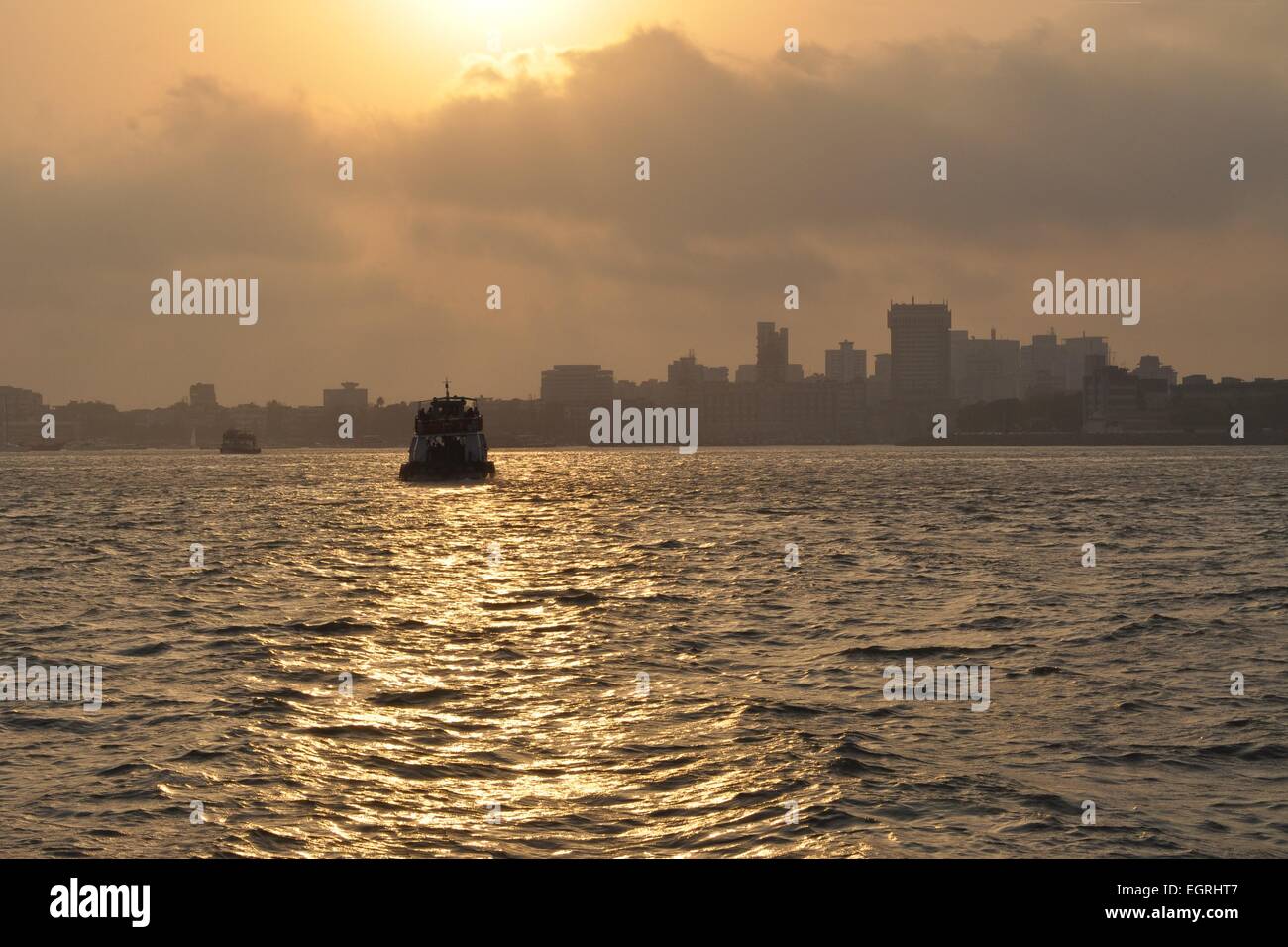 Le port de Mumbai avec la porte de l'Inde, l'Inde Banque D'Images