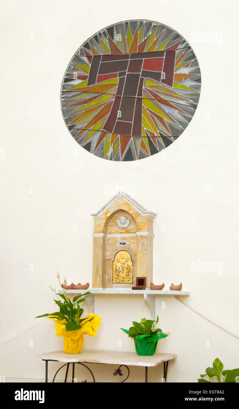 Tabernacle dans la chapelle d'une église pour la conservation des communions. Banque D'Images