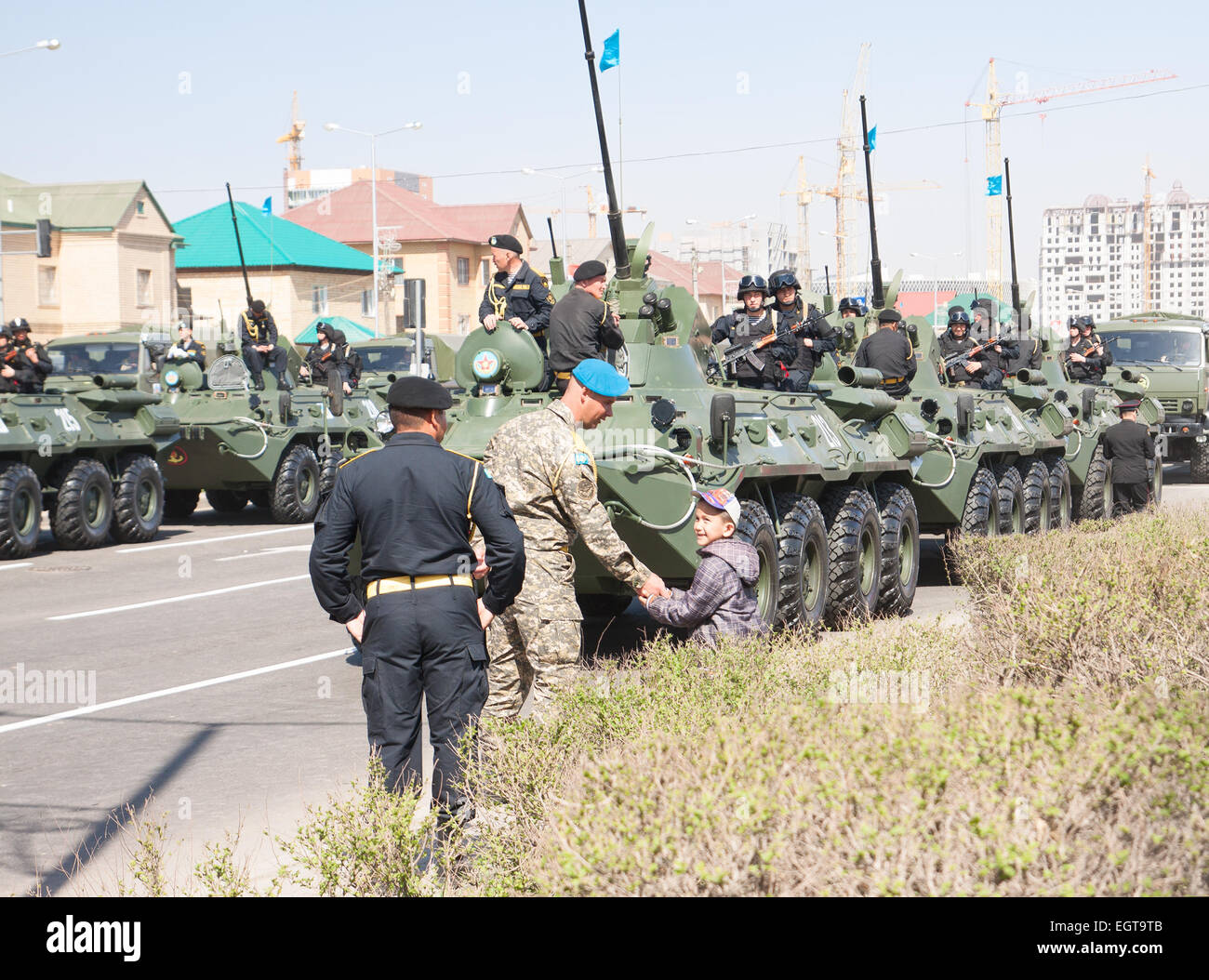 Astana, Kazakhstan - 7 mai 2014 : défilé militaire le jour de l'armée. Astana, Kazakhstan Banque D'Images