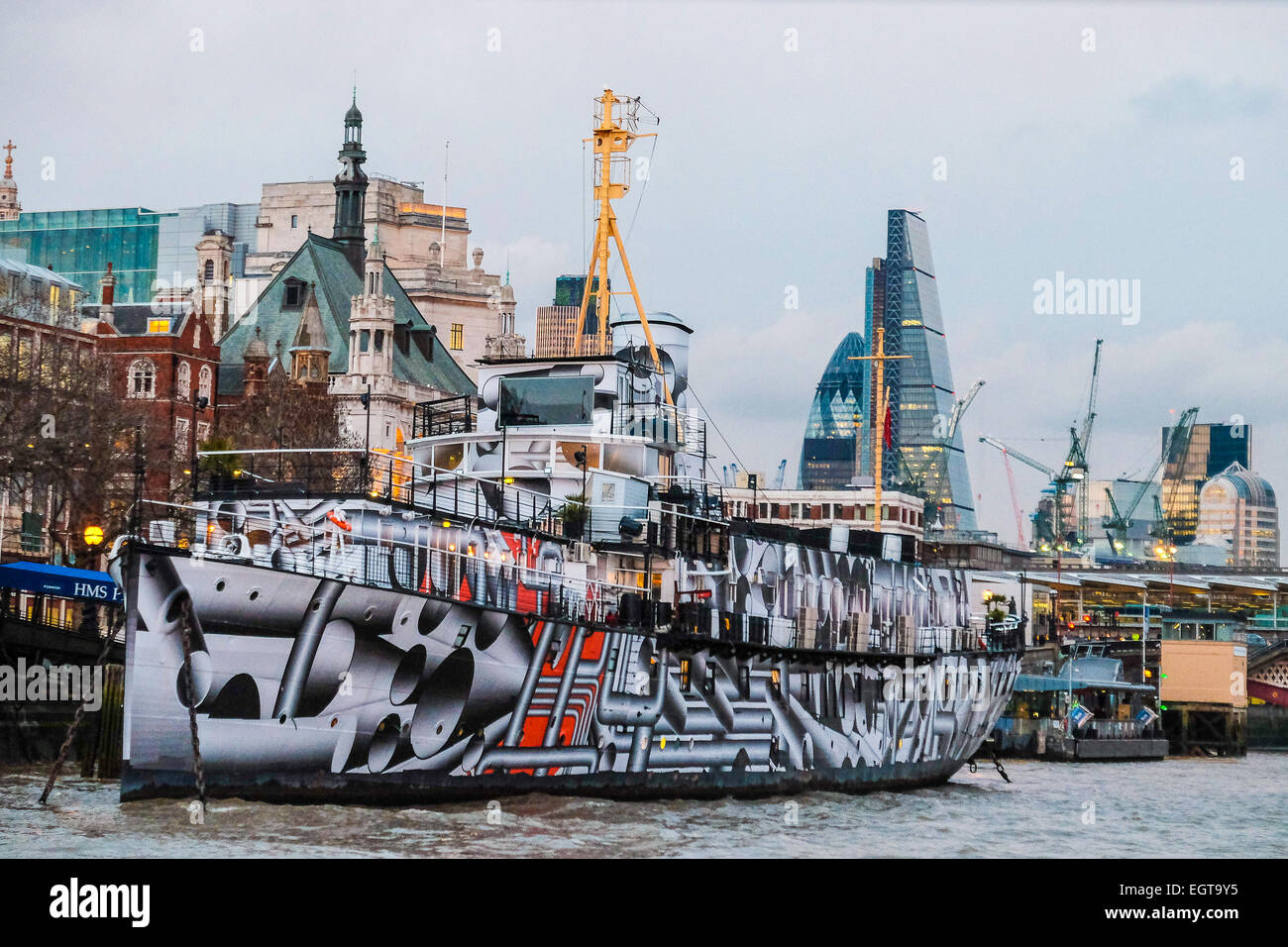 Londres, HMS Président transformé avec "camouflage" travail de peinture de l'artiste allemand à l'occasion du centenaire de la Première Guerre mondiale Banque D'Images