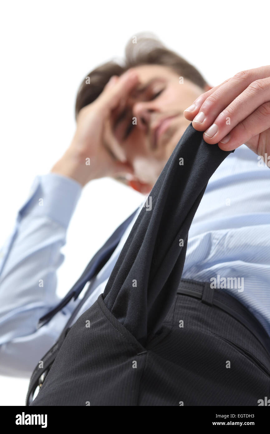 Businessman ruiné avec poche vide isolé sur fond blanc Banque D'Images