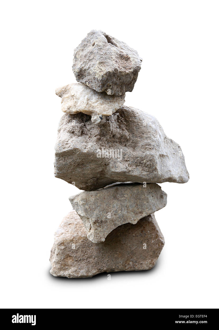 Plusieurs tas de pierres de granit isolé sur fond blanc. Banque D'Images