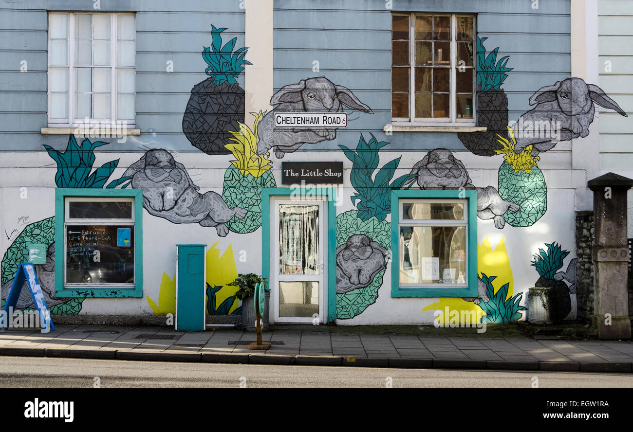 Bristol Street Art, boutique à Stokes Croft salon de ville de Bristol, Royaume-Uni Banque D'Images